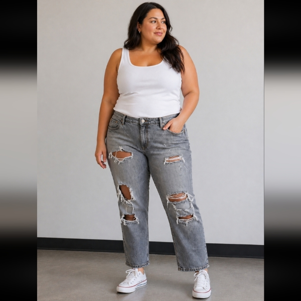 &DENIM H&M Girlfriend Fit Low Rise Distressed Jean